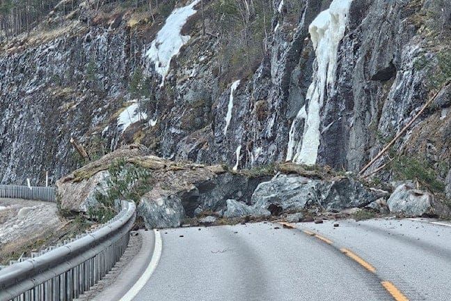 Tungtrafikk over fjellet etter E6-stenging