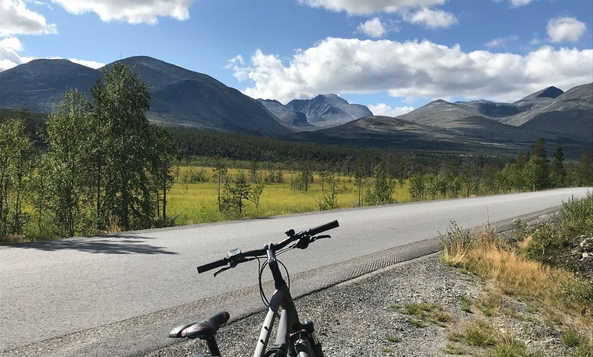 Varierende trafikk langs fylkesvei 27 i 2025