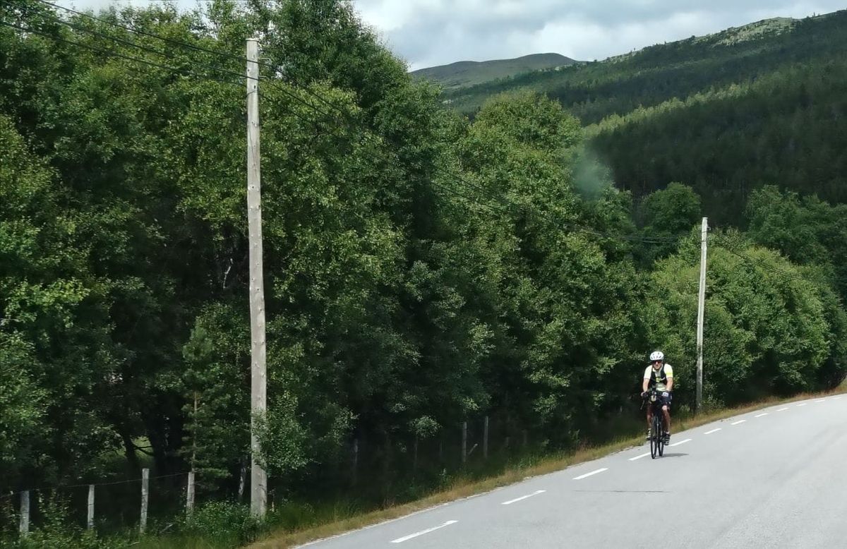 Flere hundre syklister på vei gjennom Sollia