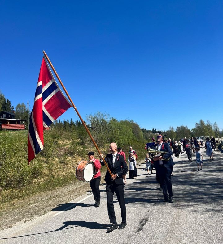 17. mai-feiring i strålende vær