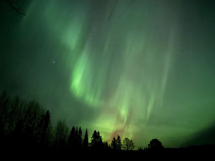 Flott nordlys i natt