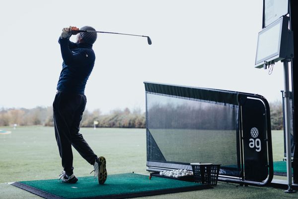 How to grip the club