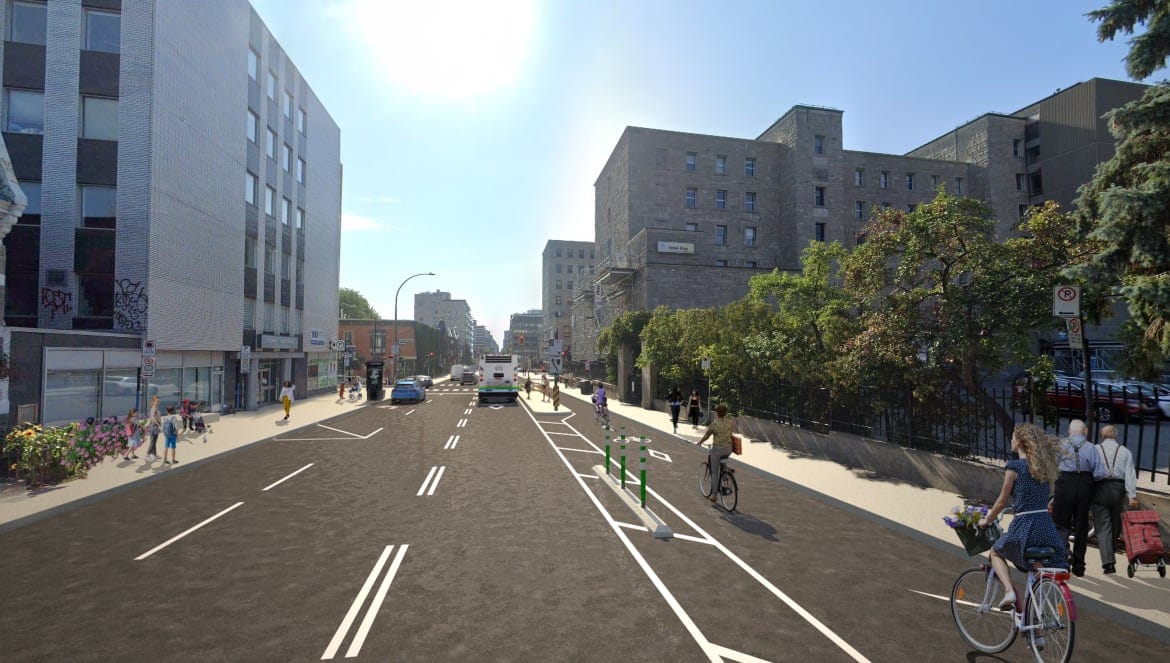 Cette image générée par ordinateur présente la rue Saint-Urbain en été, à la hauteur de l'Hôtel-Dieu, avec la piste cyclable élargie à droite et la voie réservée aux autobus au centre.