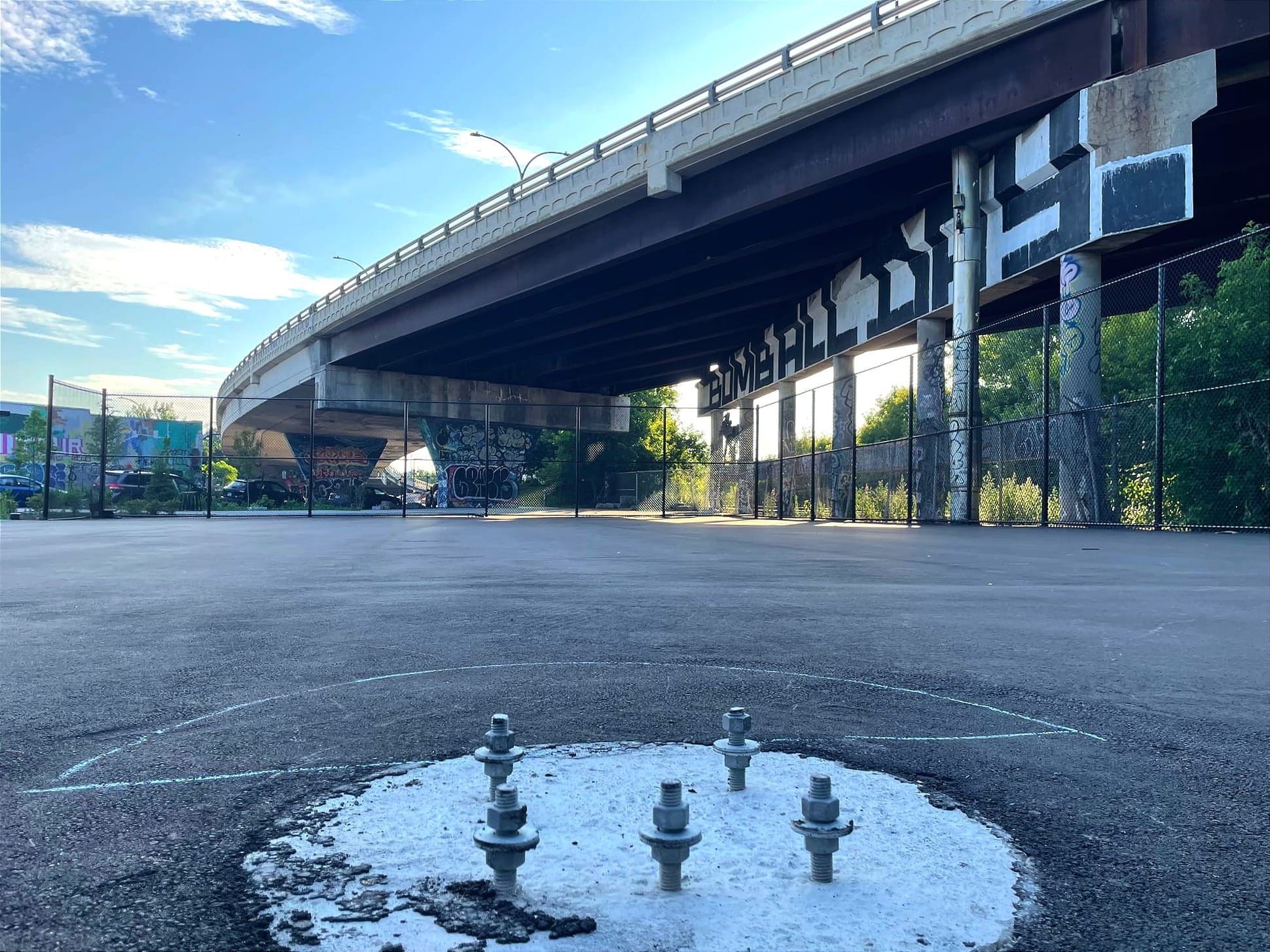 Perspective d'où sera sans doute placé l'un des paniers, regardant vert le viaduc Rosemont-Van Horne. 