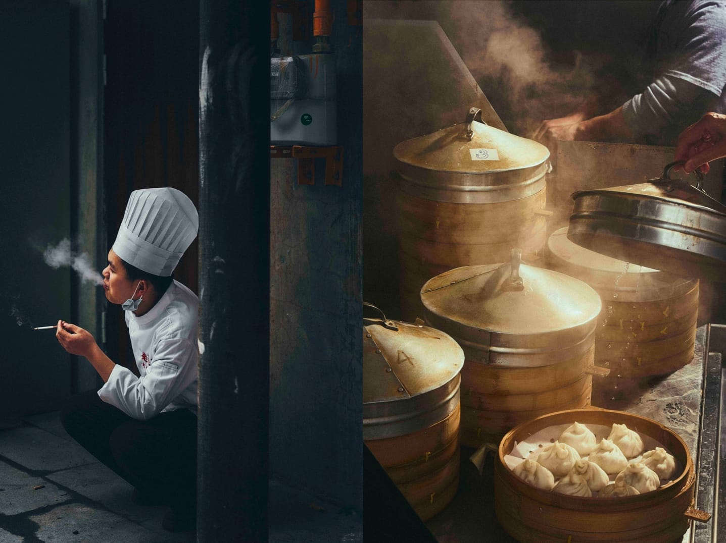 À gauche un cuisinier avec une toque fume une cigarette près d'une fenêtre, à droit on voit de grand bacs avec des dumplings.