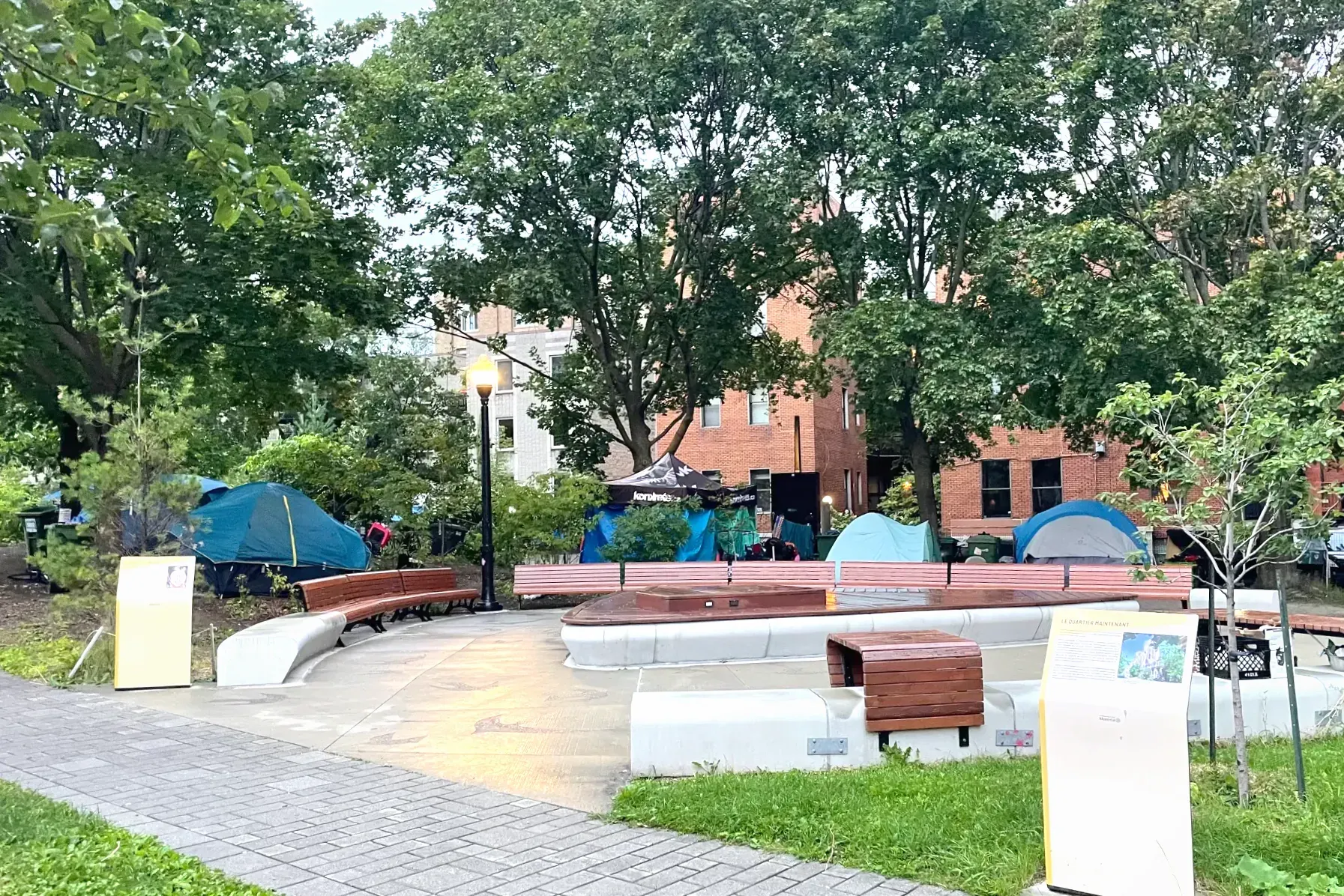 Le parc Lucia-Kowaluk avec ses campements, en septembre 2026.
