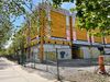 Le bâtiment du 505, avenue Laurier E., sans maçonnerie, derrière les clôtures installées par le contracteur.