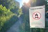 Une pancarte à l'entrée du Champ des Possibles rappelle l'interdiction de faire des feux en plein-air. 