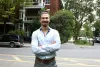 François Plamondon, candidat du Parti conservateur du Québec dans Mercier, pose devant l'avenue Laurier E.