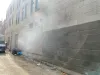 Fumée émise par Poulet Rouge dans une ruelle de la rue Saint-Denis.