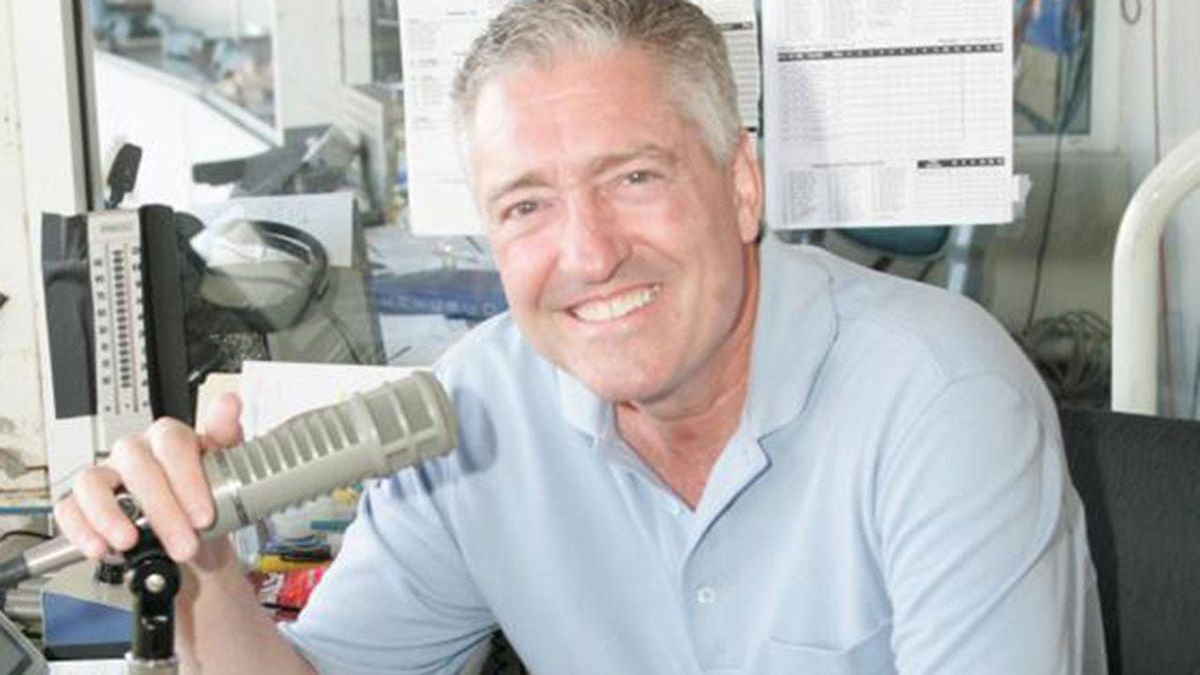 The Cubs honor Pat Hughes in the most awkward way possible