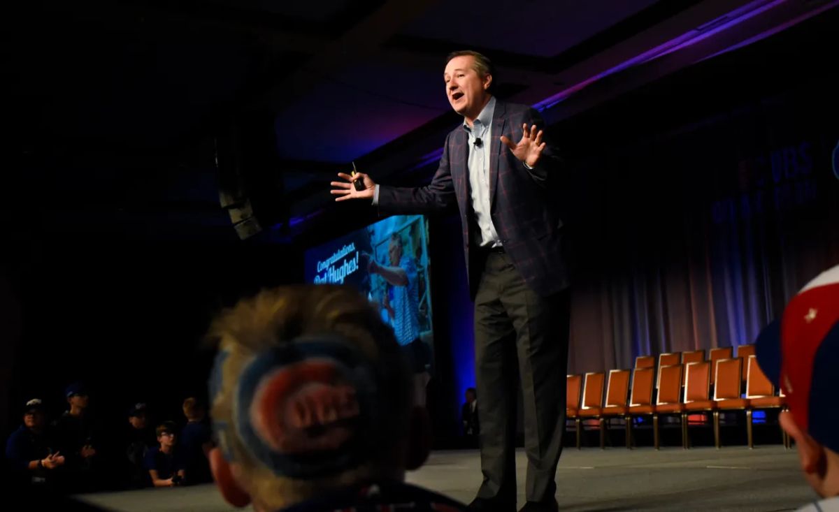 Whether you want it or not, Cubs Convention is back