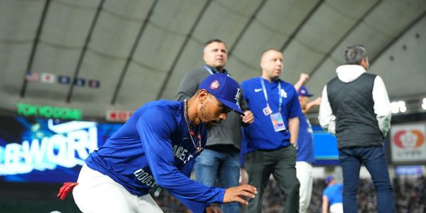 Podcast: Don't use an airplane toilet after Mookie