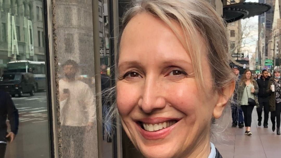 No Shrinking Violets Here: Tina Esper Brings Tight to St. Pete—And She’s Got Something to Say