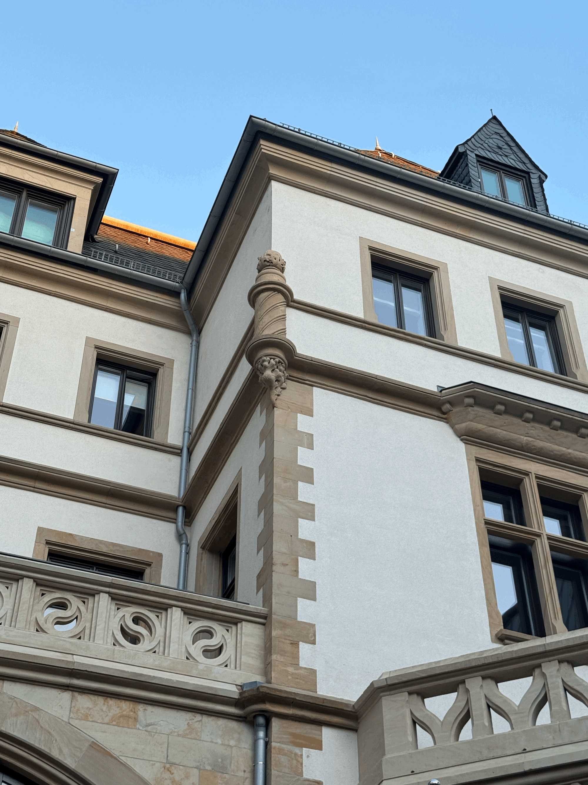 Architekturen 2: Ehre und Treue jenseits von Fassade