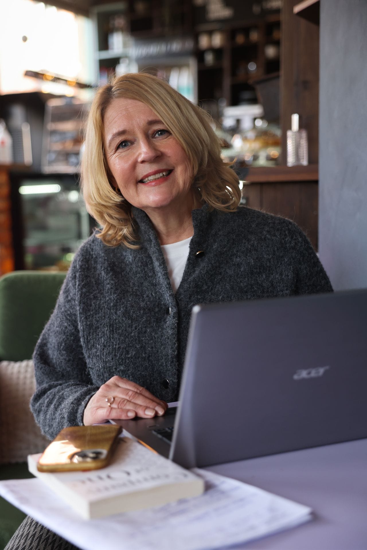 Anne Sigrun Moen har 17 års erfaring fra topplederverv og ledelse i noen av Norges største selskaper. Nå lærer hun bort det hun kan til andre, og spesialiserer seg på overganger.