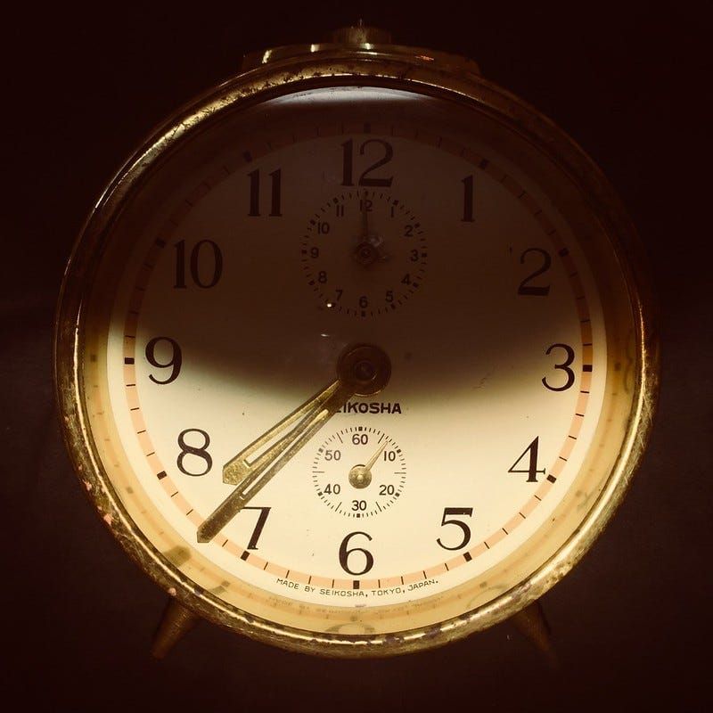 若問因由，相逢只為曾相識