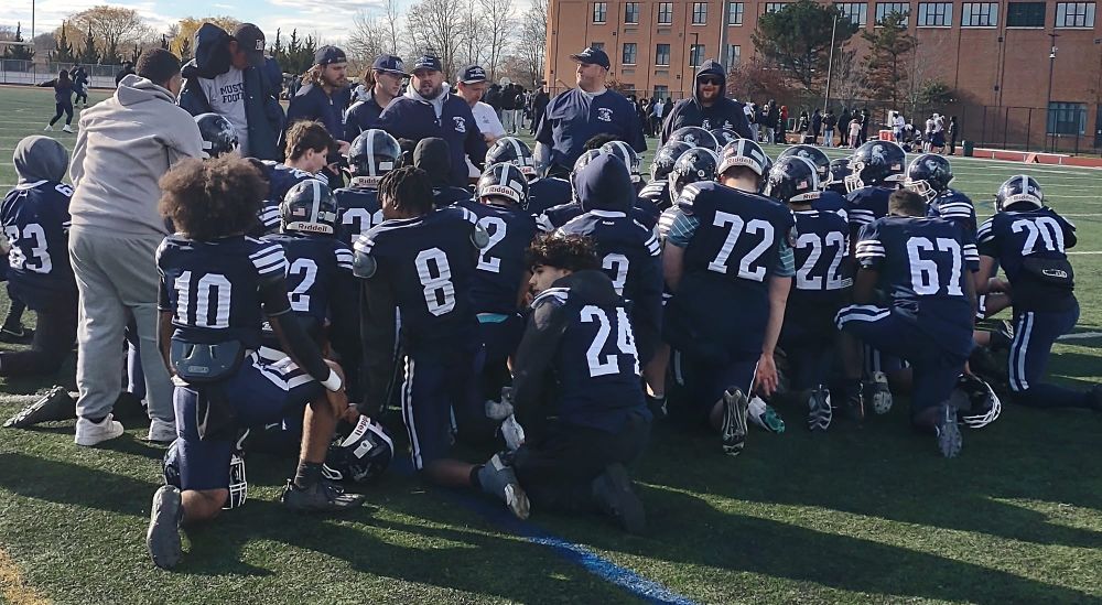 Medford falls to Malden 20-8 in Thanksgiving classic post image