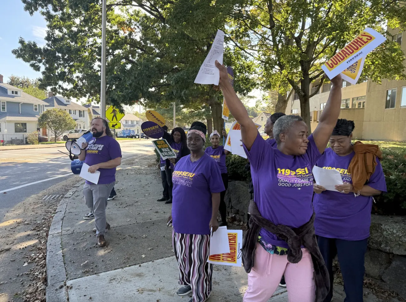 Medford Rehab employees picket over low wages