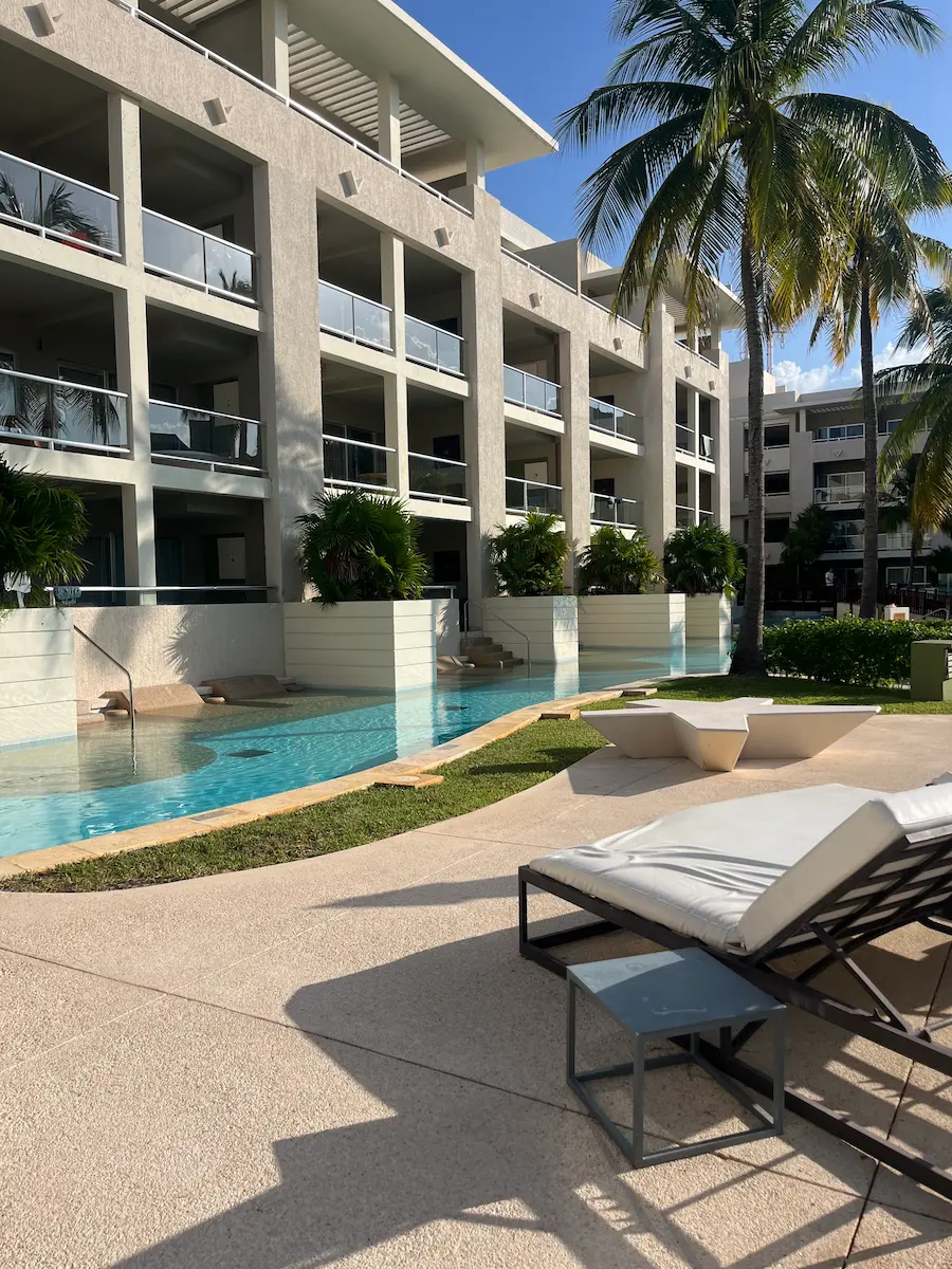 Exterior view of Family Concierge swim-up suites with private ground-floor pool access at Paradisus Playa del Carmen, loungers alongside.