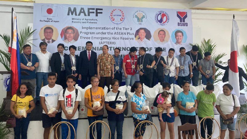 Japan Donates 300MT of Rice to Families Affected by Mayon Volcano’s Unrest