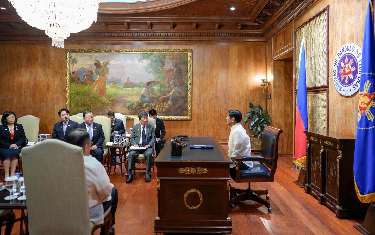 Philippines to Further Strengthen Cooperation with Japan