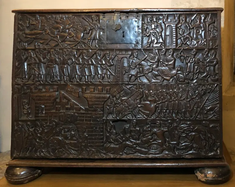 The Oxford Chest, depicting scenes from the Franco-Flemish War - New College, Oxford - © Wikimedia Commons