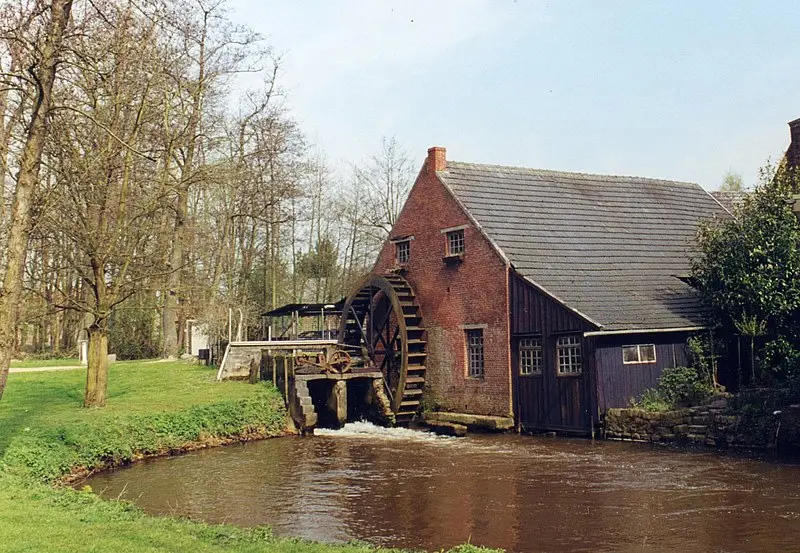 De Reppelmolen aan de Abeek in Reppel - © Wikimedia Commons, foto Frieda Schlusmans