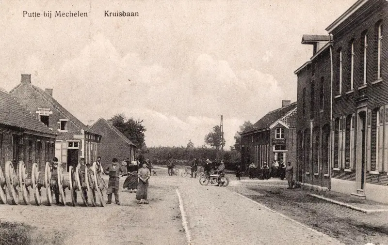 Wagenmaker Mus Jacobs op de Kruisbaan in Putte, 1910 - © CAG, Kempens Erfgoed, collectie Gemeentearchief Putte - Foto Leon Van Den Broeck-Schroeyens