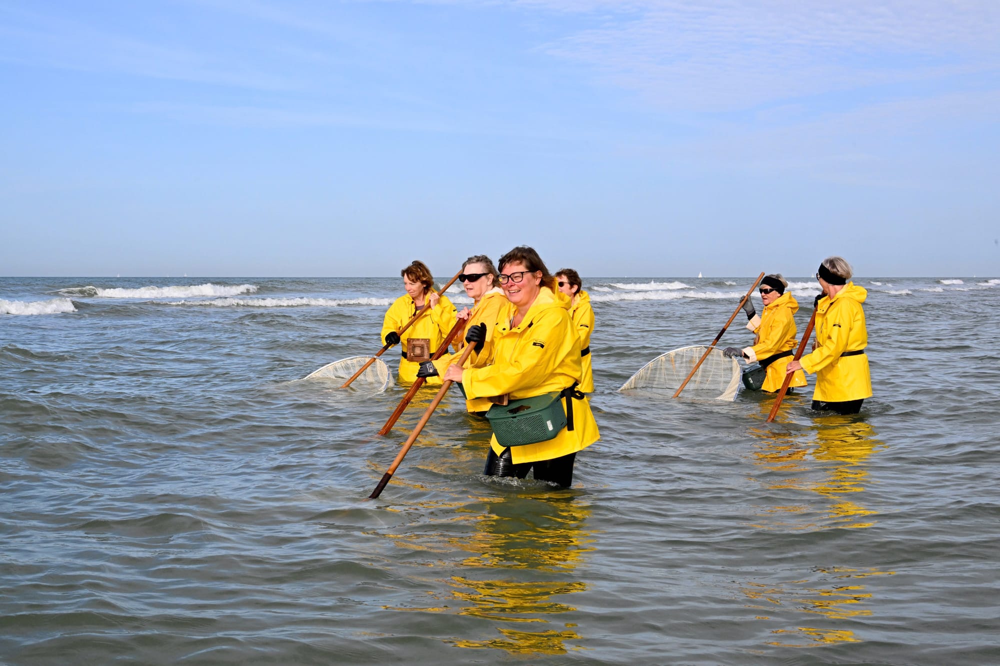 The Stienestekers in action on the coast of Oostduinkerke - Photo by Henri Lemineur