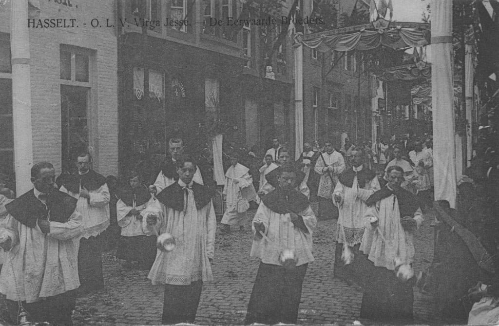 Postcard of a procession during the Virga Jesse Festival, held every seven years (1912), featuring the Reverend Brothers, Hasselt City Archives collection, inventory number: SAH_IC_0001123, https://tinyurl.com/ywfx7w57