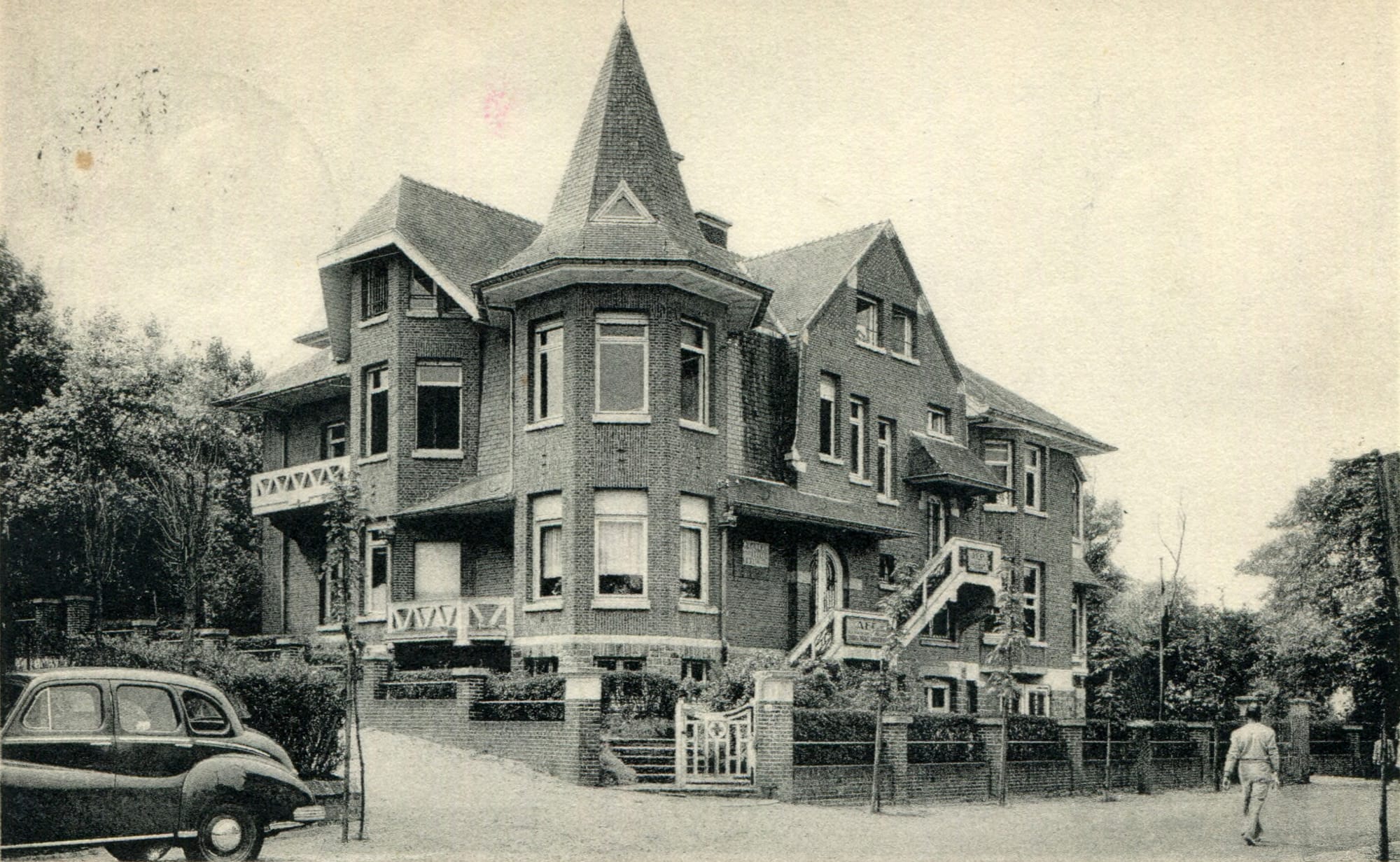 Vakantiekolonie Villa Castel Mino in de Albert Dumontlaan, De Panne, 1957 - Westhoek verbeeldt, privécollectie - westhoekverbeeldt.be