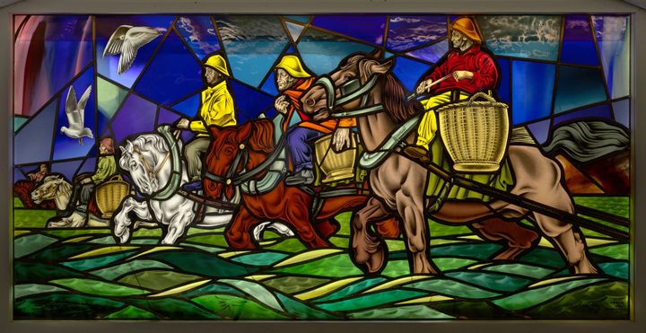 Stained-glass window depicting fishermen on horseback at sea, Frans van Immerseel, 1909–1978 – NAVIGO National Fisheries Museum – artinflanders.be, photo by Dominique Provost