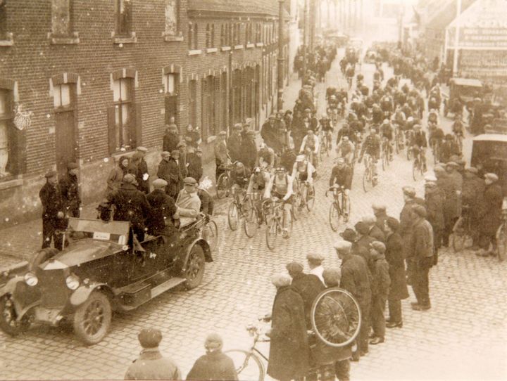 The start of the Tour of Flanders in 1928 - KOERS. Cycling Museum, Roeselare