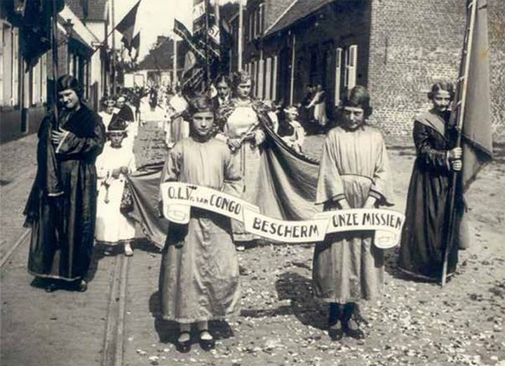 Processie in Knesselaere voor het missiewerk in Congo