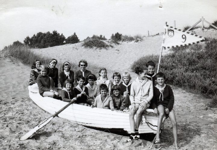 Kinderen uit het stedelijk onderwijs van Antwerpen in de vakantiekolonie in Sint-Idesbald, ca. 1962 - Westhoek verbeeldt, privécollectie - westhoekverbeeldt.be