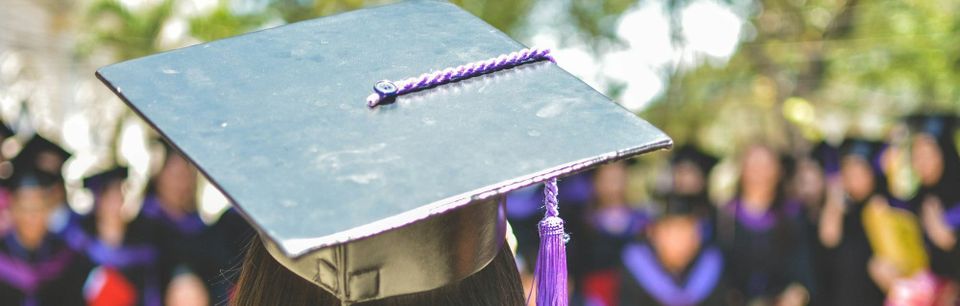 اعتماد اختبار دوولينجو للغة الإنجليزية ضمن معايير القبول بكليات إدارة الأعمال العليا لعام 2026