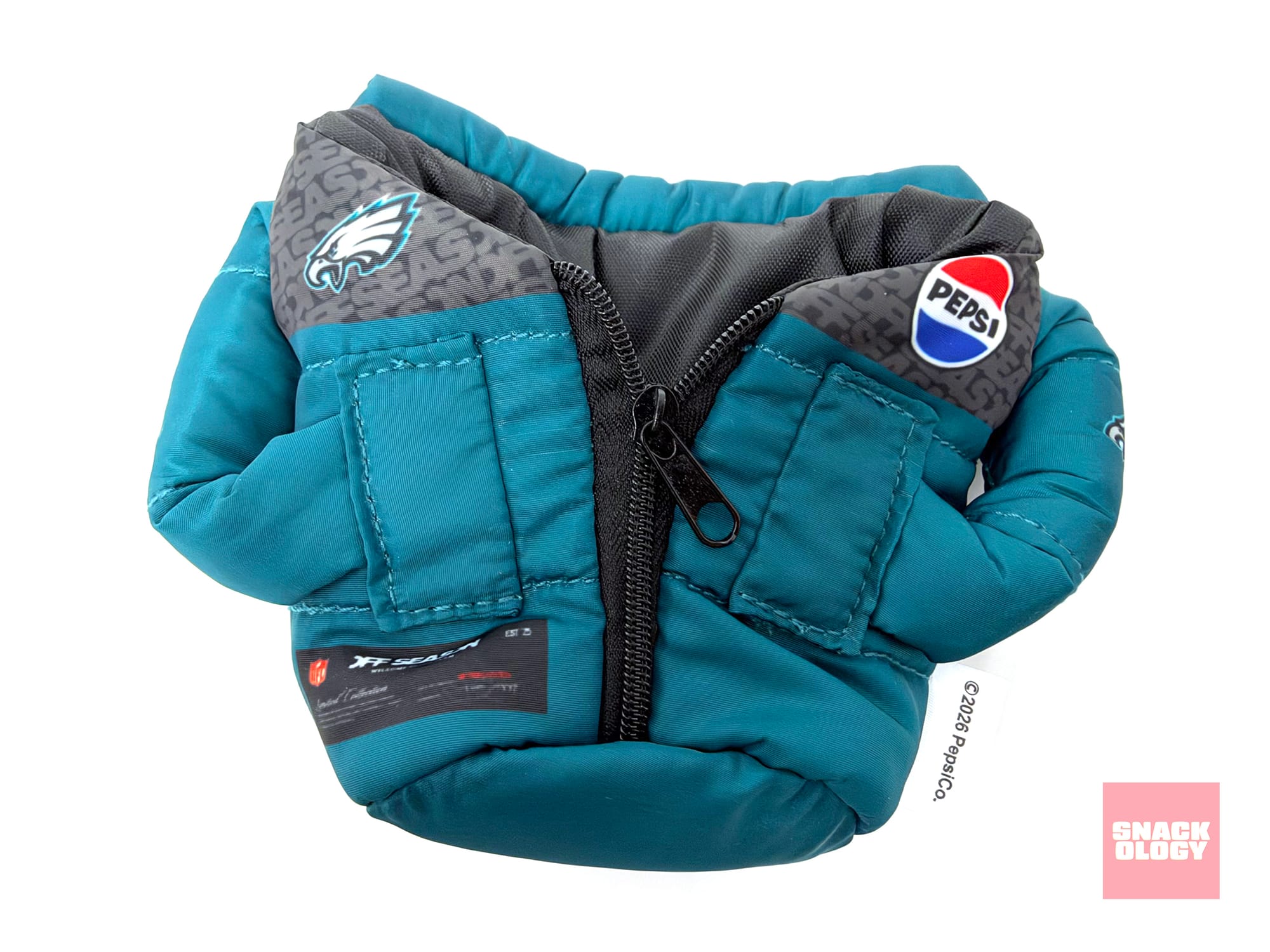 A Philadelphia Eagles Pepsi x Off Season Mini NFL Puffer Can Jacket