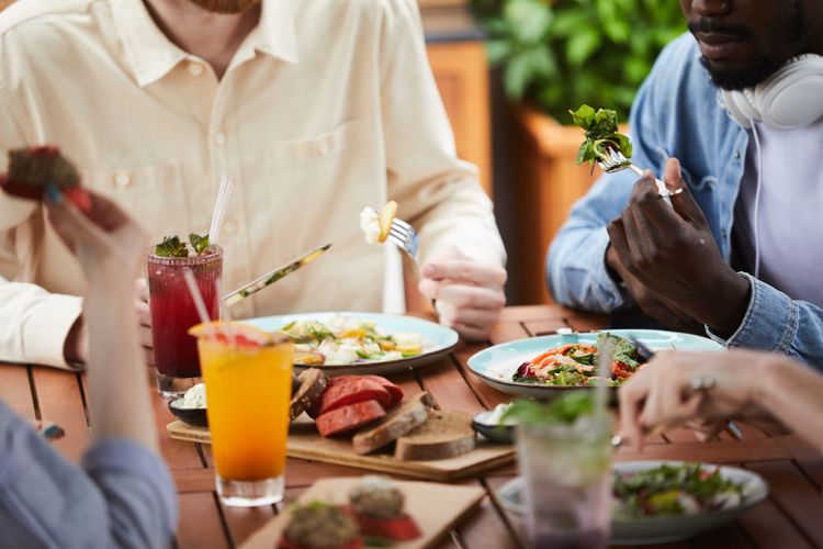 How I Handle Weekend Eating Without Undoing My Progress