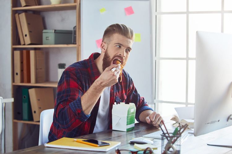 The Surprising Health Cost of Always Eating at My Desk
