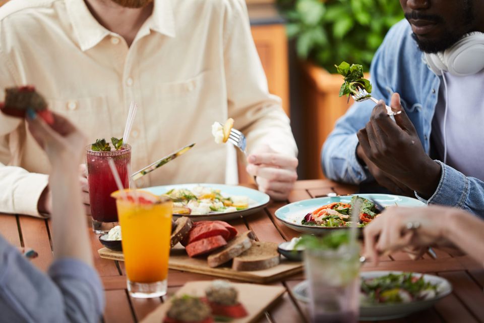 How I Handle Weekend Eating Without Undoing My Progress