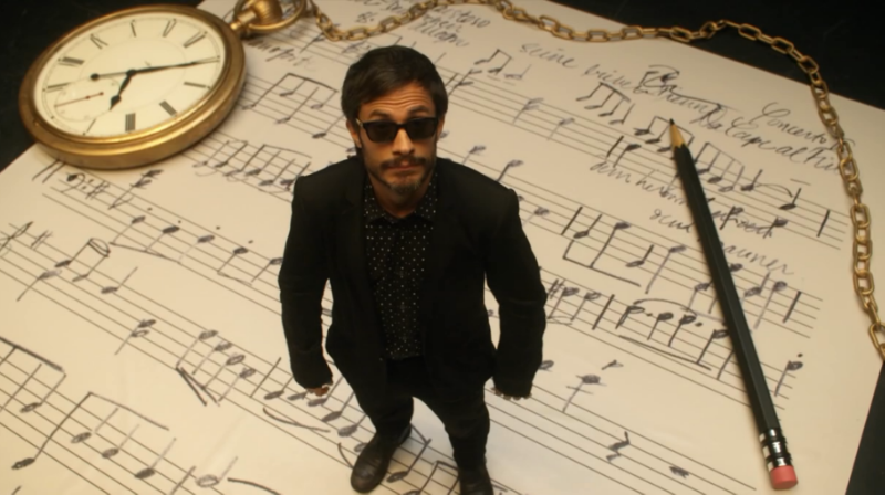  Gael Garcia Bernal plays Rodrigo, the eccentric yet brilliant maestro of the New York Orchestra. 