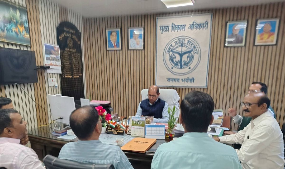 भदोही डीएम के आदेश से ऊधर मचा है हड़कंप, इधर सीडीओ जुटे तैयारी में...