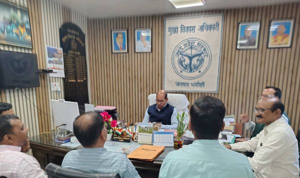 भदोही डीएम के आदेश से ऊधर मचा है हड़कंप, इधर सीडीओ जुटे तैयारी में...