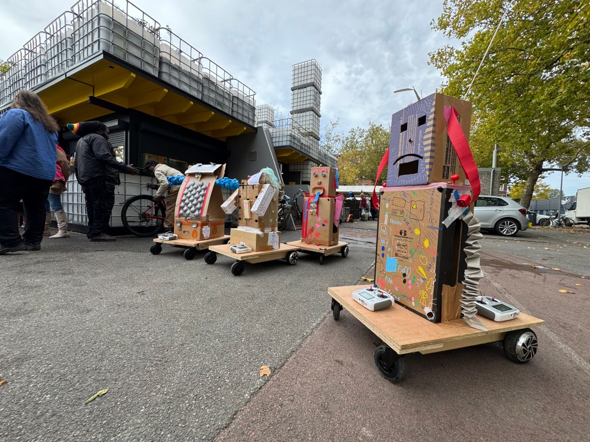Wijkbots parade bij open dag Wijkcoop