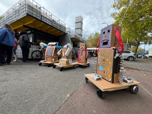 Wijkbots parade bij open dag Wijkcoop