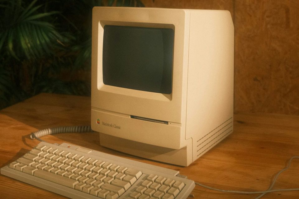 OpenAI Ankündigung von SearchGPT: KI-gestützte Suchfunktion mit schnellen Antworten und klaren Quellen. Warteliste verfügbar.