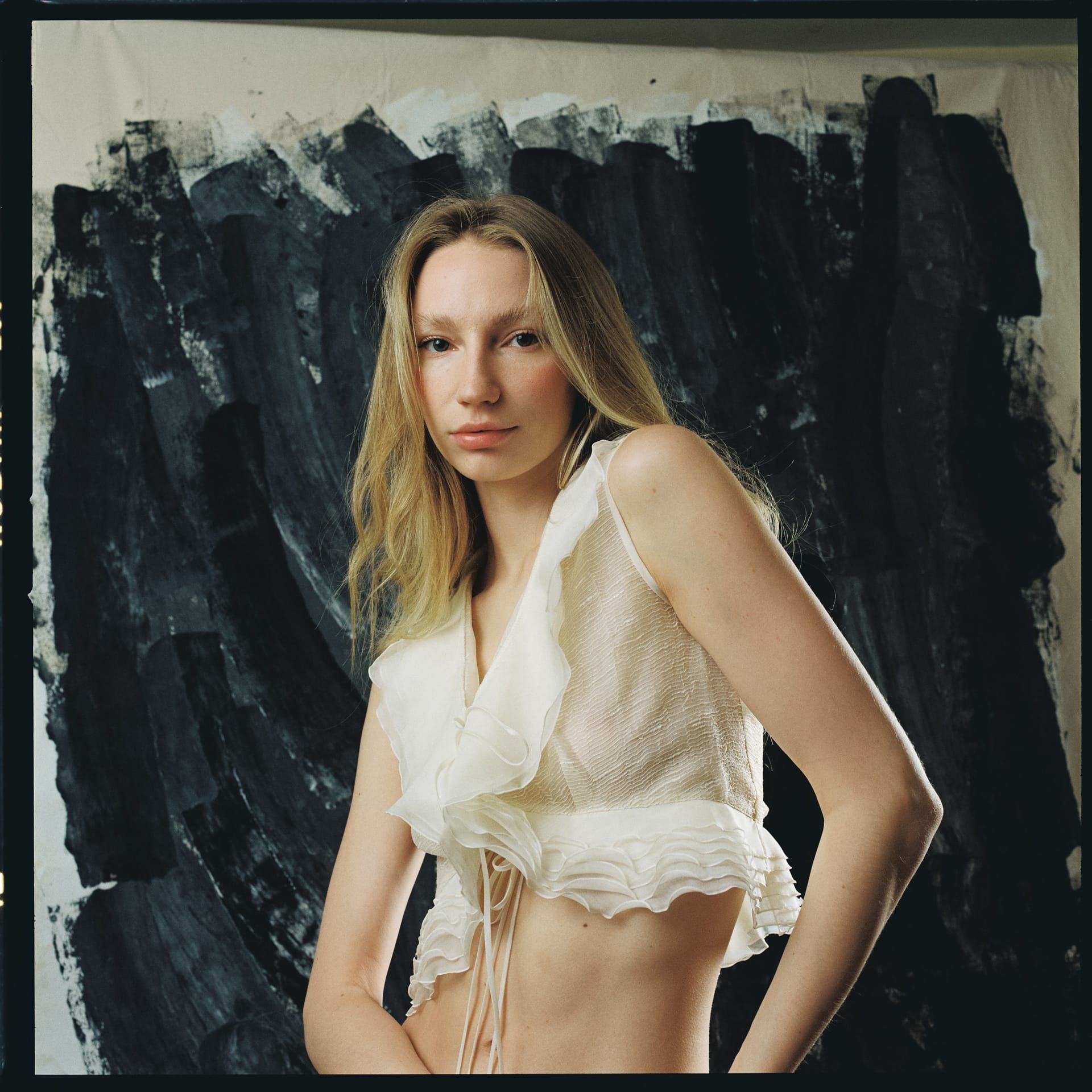 Viktoriia Kucherenko in Gold