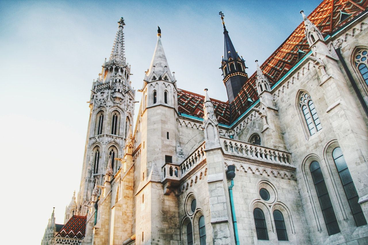 Seite der Kathedrale in Budapest