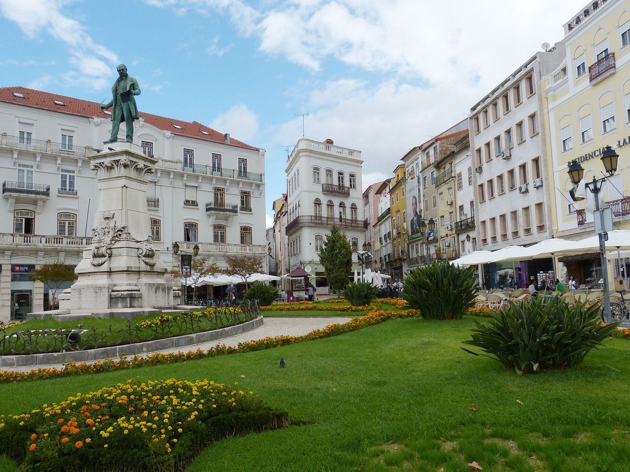 Praça com jardim em Coimbra